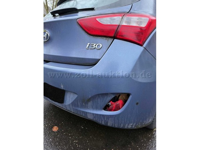 Beschädigung an Reflektor hinten rechts unten