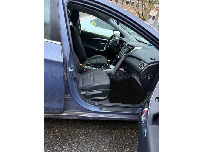 Innenansicht Vordersitze