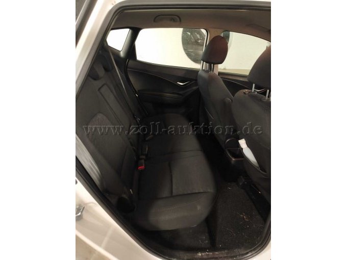1 Hyundai IX 20 1.6 Crossline Automatik – foto 7 – kavel bij Zoll-Auktion, Garmisch-Partenkirchen
