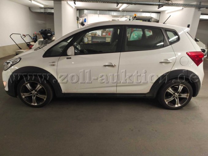 1 Hyundai IX 20 1.6 Crossline Automatik – foto 4 – kavel bij Zoll-Auktion, Garmisch-Partenkirchen
