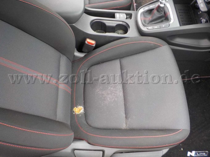 Detailbild verschmutzter Beifahrersitz