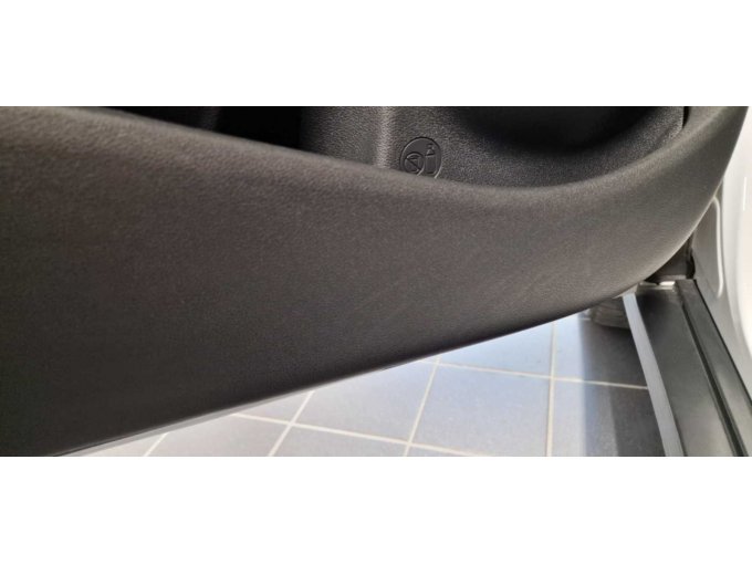 Ansicht Kratzer Türverkleidung Fahrerseite