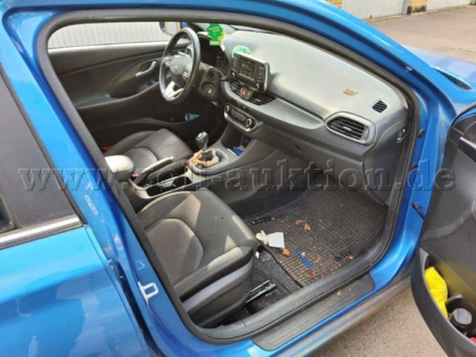 1 Hyundai i30 1.4 T-GDI Fastback Trend, 5 Türer, EZ: 2018 – foto 3 – kavel bij Zoll-Auktion, Hannover