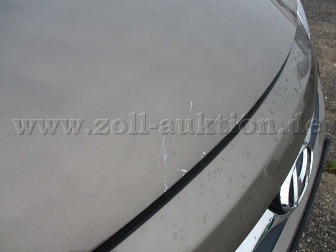 Kratzer auf Motorhaube