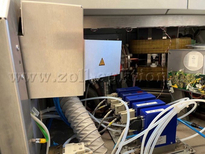 Das Innere des Element2: Detektoreinheit und Mass Flow Controller