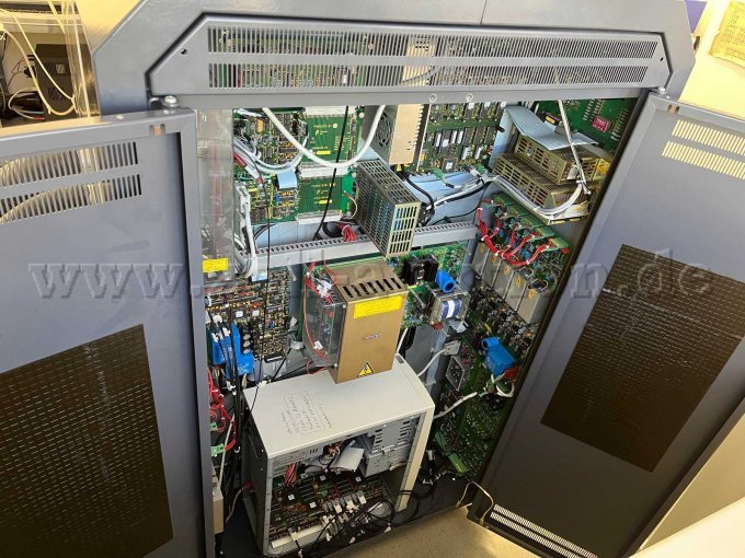 Das Innere des Element2: Hauptelektronik und Frontend-PC