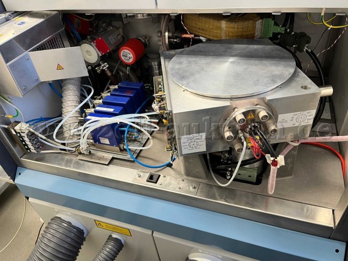 Das Innere des Element2: Detektoreinheit und Mass Flow Controller