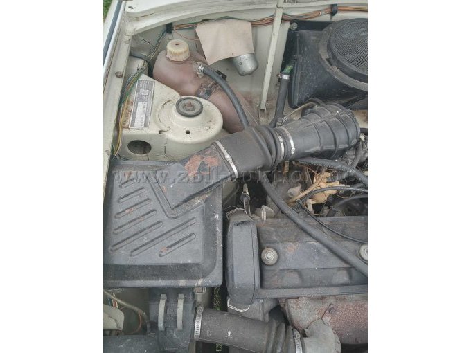 Motorraum Draufsicht links