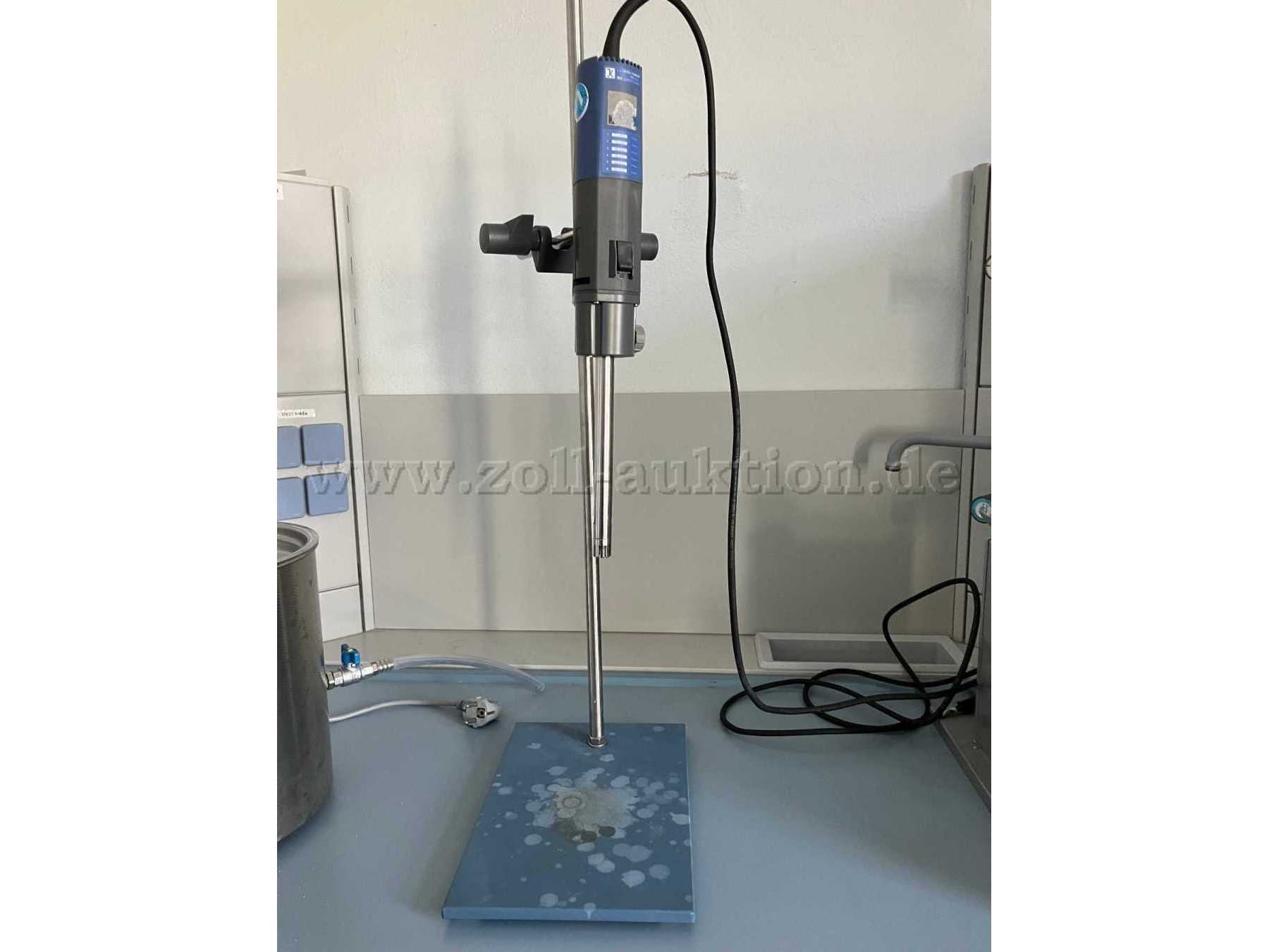 Ansicht vorn mit Stativ