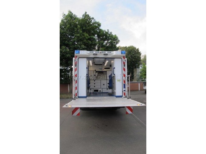 Fahrzeugansicht hinten geöffnet