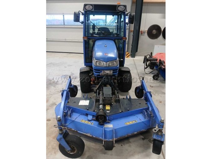 Frontansicht Iseki mit Mähwerk