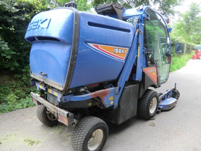 ISEKI 450 SF Heck- und Seitenansicht