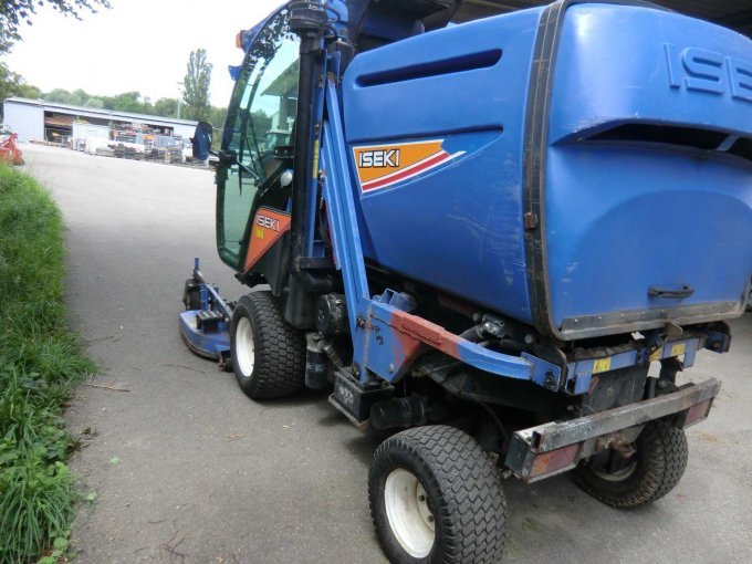 ISEKI 450 SF Heck- und Seitenansicht