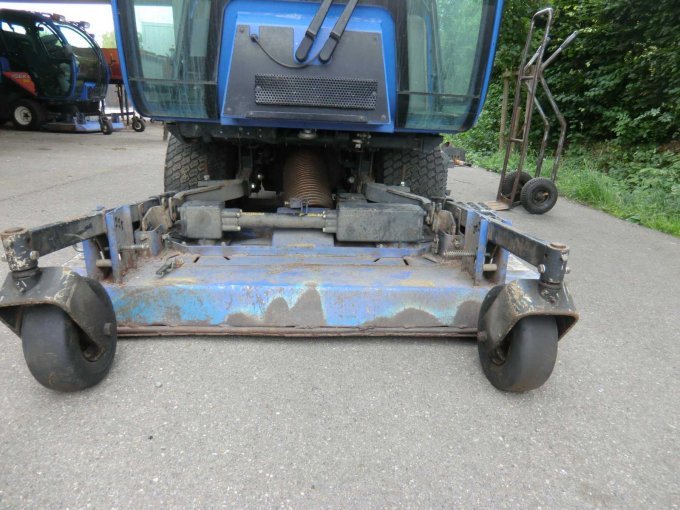 ISEKI 450 SF Frontansicht / Mähwerk