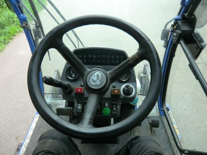 ISEKI 450 SF Innenraum