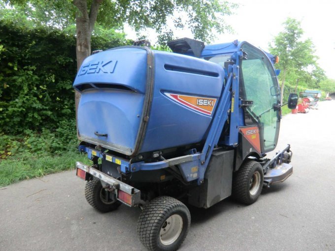 ISEKI 450 SF Heck- und Seitenansicht