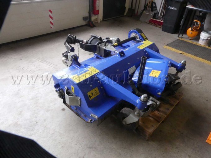 1 ISEKI grootvlakkenmaaier SF 370 met aanbouwapparatuur – foto 3 – kavel bij Zoll-Auktion, Deggendorf