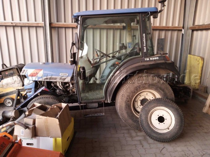 links mit Ersatzteilen