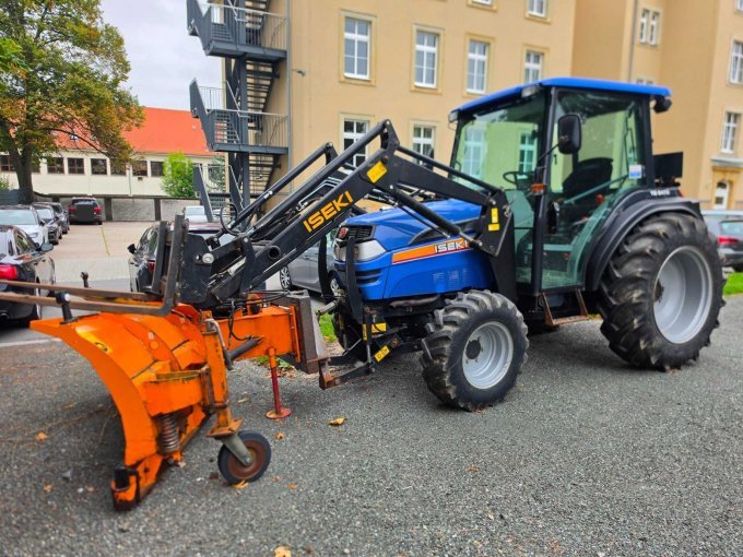 1 ISEKI TG 5470 AQLK – Allradtraktor mit Frontlader, Schiebeschild und Heckgewicht – foto 2 – kavel bij Zoll-Auktion, Freiberg