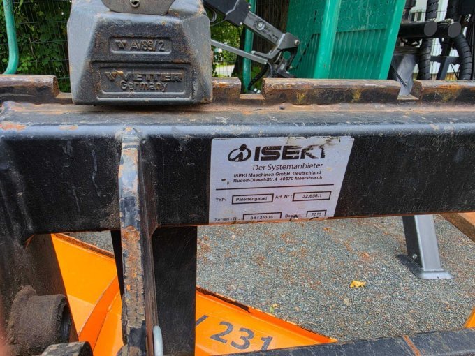 1 ISEKI TG 5470 AQLK – Allradtraktor mit Frontlader, Schiebeschild und Heckgewicht – foto 13 – kavel bij Zoll-Auktion, Freiberg