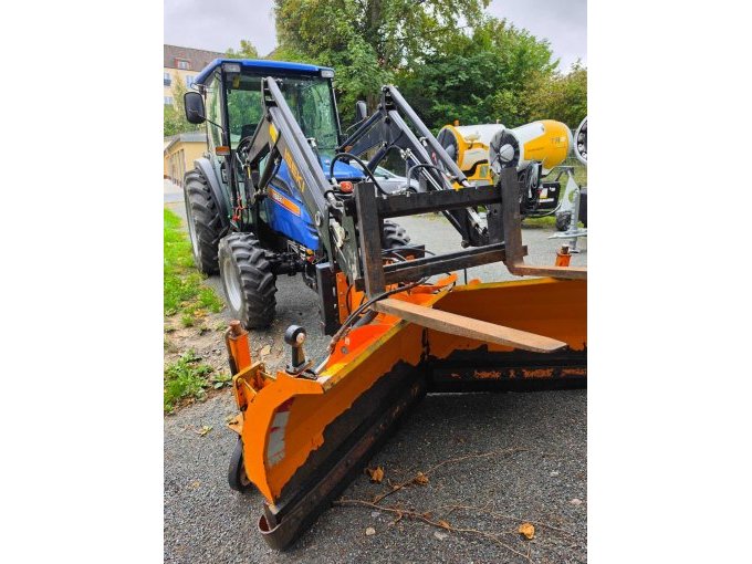 1 ISEKI TG 5470 AQLK – Allradtraktor mit Frontlader, Schiebeschild und Heckgewicht – foto 3 – kavel bij Zoll-Auktion, Freiberg