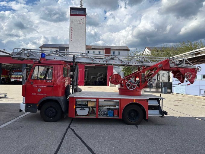 1 IVECO-FIAT mit MAGIRUS Feuerwehr Drehleiter DL 16-4 – foto 2 – kavel bij Zoll-Auktion, Burghausen