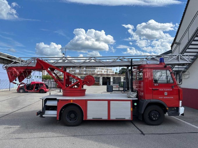 1 IVECO-FIAT mit MAGIRUS Feuerwehr Drehleiter DL 16-4 – foto 4 – kavel bij Zoll-Auktion, Burghausen