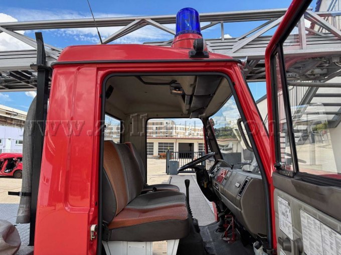 1 IVECO-FIAT mit MAGIRUS Feuerwehr Drehleiter DL 16-4 – foto 9 – kavel bij Zoll-Auktion, Burghausen