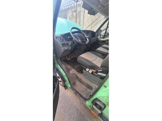 Einstieg Fahrerseite vorne