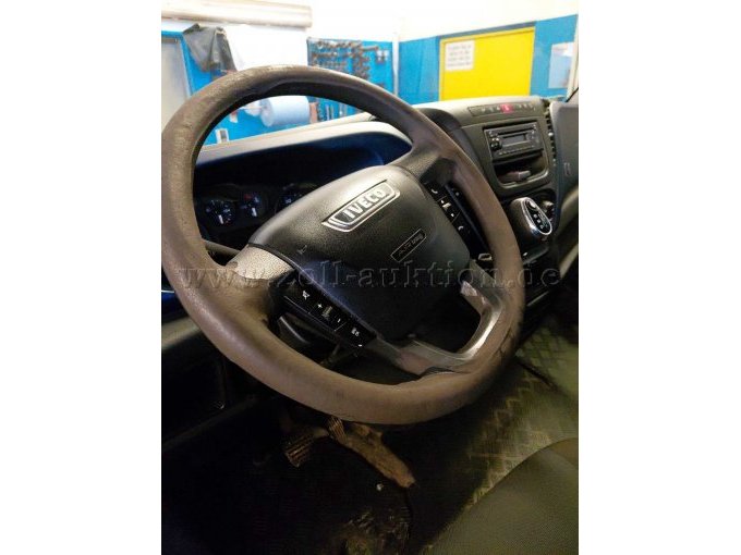 Bild 17:
Lenkrad abgegriffen