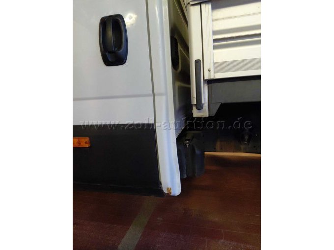 Bild 18:
Rückwand Fahrerkabine mit Anrostung unten links