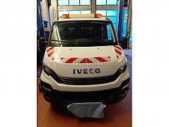 Bild 1:
Frontansicht mit Markierung und Rundumlichtbalken