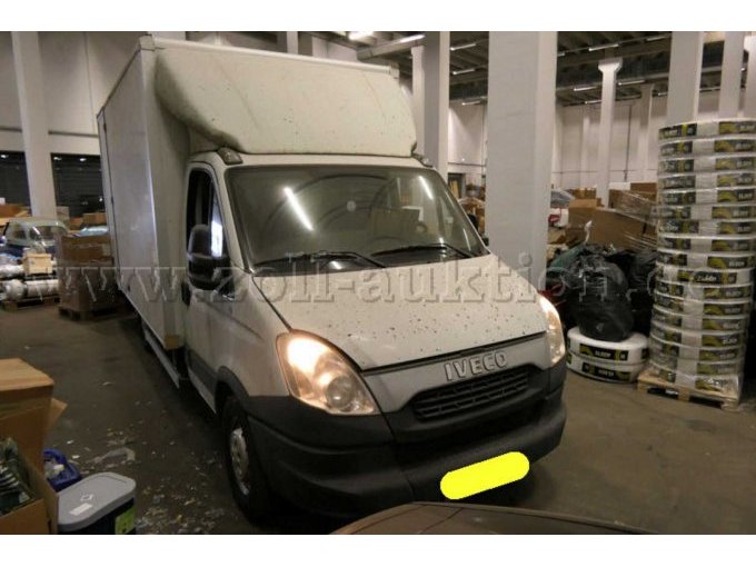IVECO Daily 35 S 17 Kofferaufbau, weiß;
-Frontansicht, rechts-