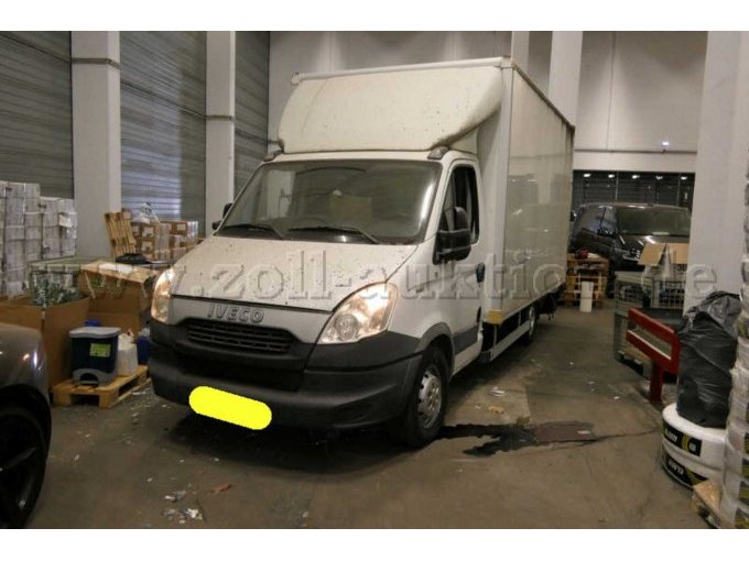 IVECO Daily 35 S 17 Kofferaufbau, weiß;
-Frontansicht, links-