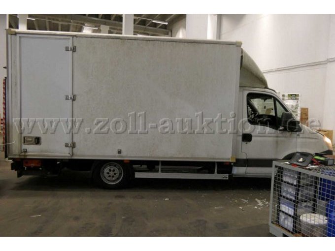 IVECO Daily 35 S 17 Kofferaufbau, weiß;
-Seitenansicht, rechts-