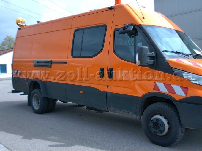 IVECO Daily von Seite rechts