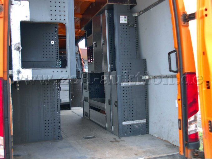 IVECO Daily von hinten Ausbau rechte Seite