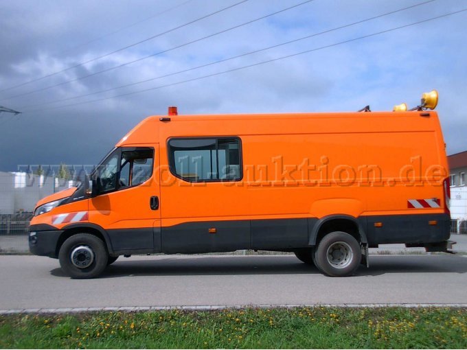 IVECO Daily von Seite links