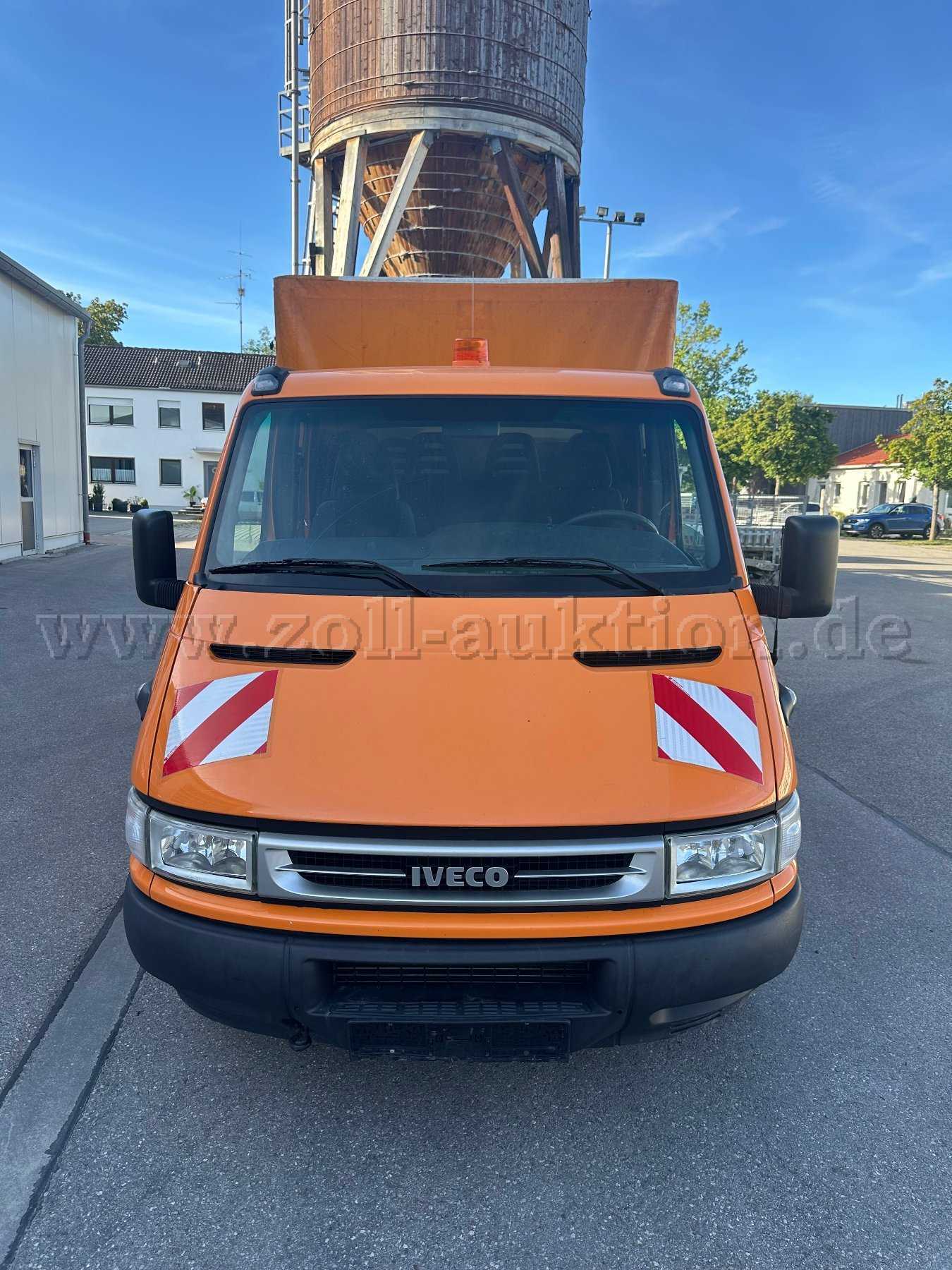 1 IVECO vrachtwagen huif en bogen