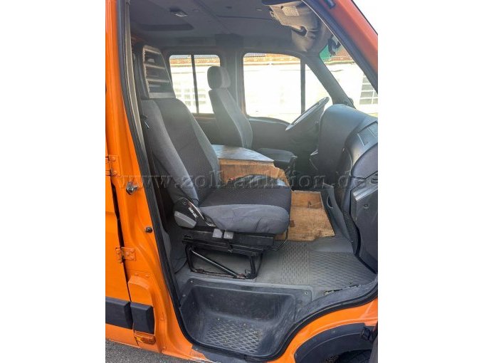 1 IVECO-vrachtwagen met zeil en spanten – foto 9 – kavel bij Zoll-Auktion, Fürstenfeldbruck