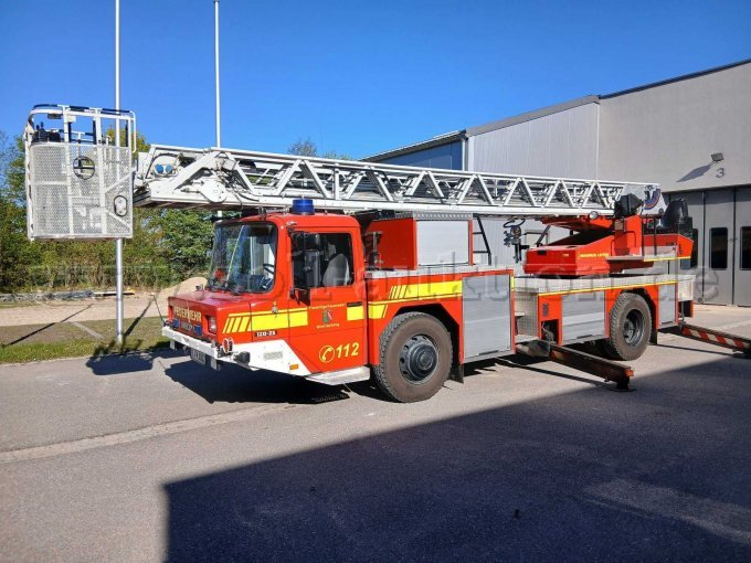 Drehleiter abgestützt