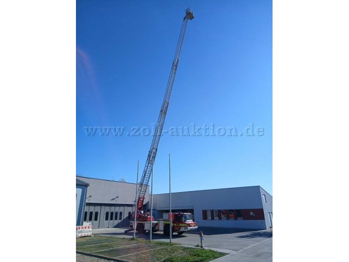 Drehleiter im Freistand
