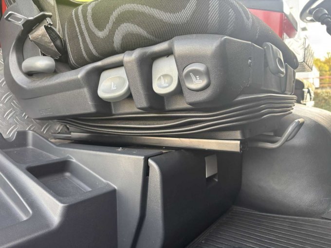 Ansicht von innen vorn-Bedienelemente vom Sitz