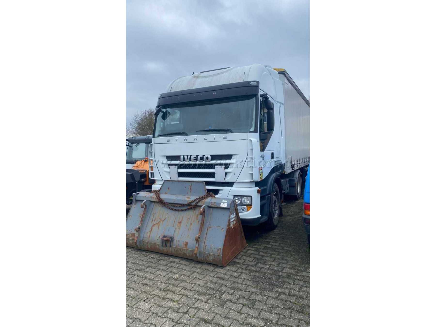 Sattelzugmaschine vorne