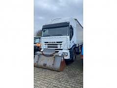 Sattelzugmaschine vorne