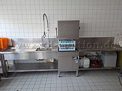 Maschine mit Anstelltische