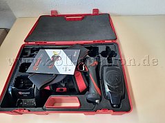 Geöffneter Koffer mit vollständigem Inhalt