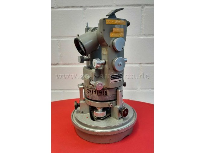 Instrument
vorne seitlich