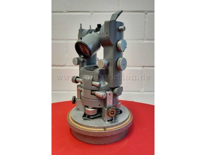 Instrument
vorne seitlich -1-