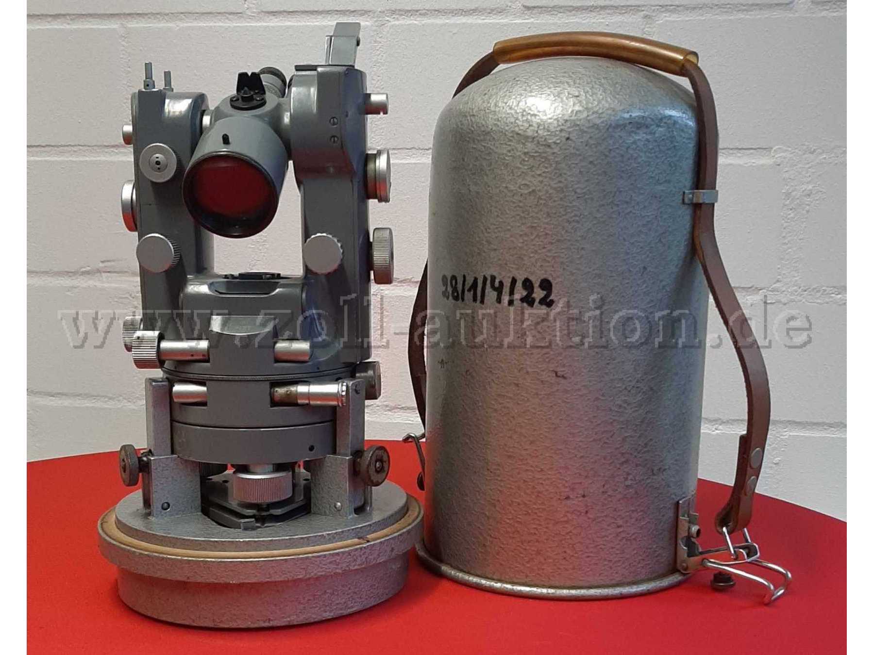Instrument und Transportbehälter
Hinten seitlich -1-